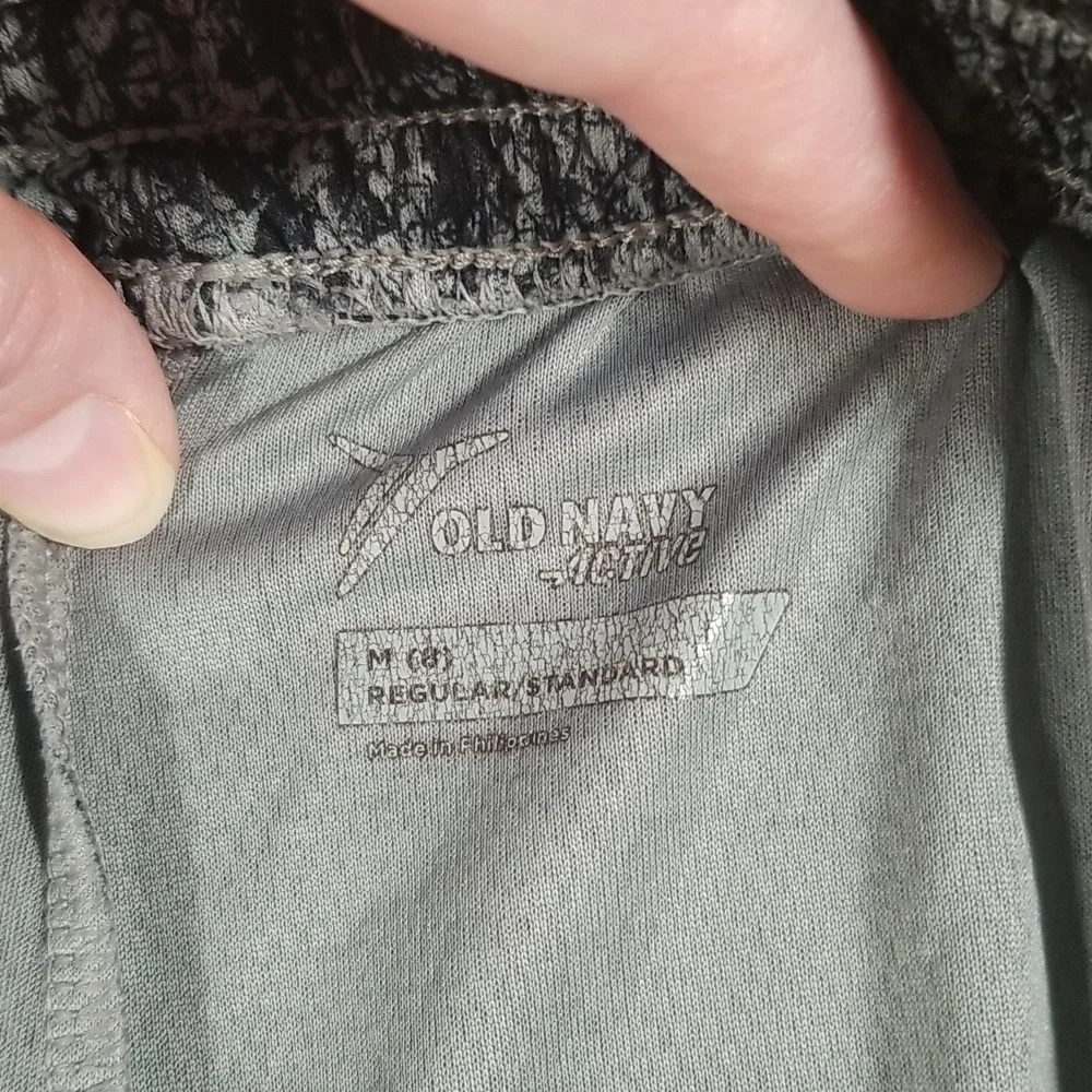 Old Navy Boy's Black & Gray Shorts Size M (8) with side pockets